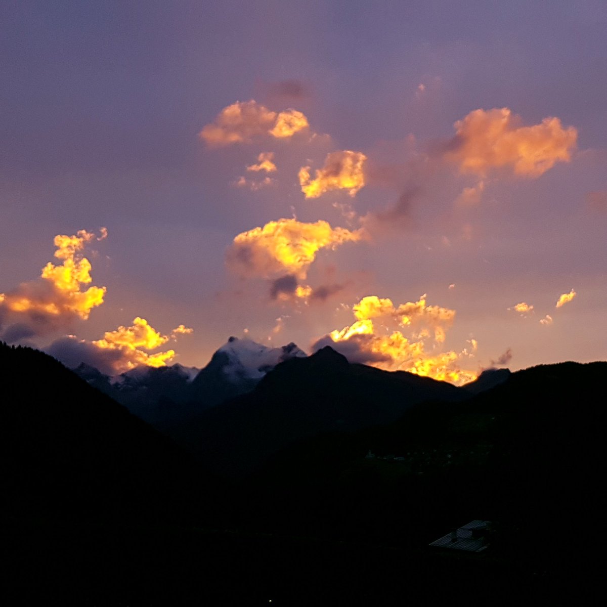 Che dire... vivo in un luogo pazzesco!
#hotelgarniongaro #selvadicadore #dolomiti #sudtirol #photooftheday #photography