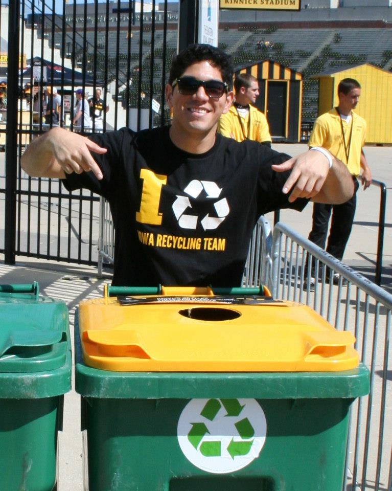 sustainUI's tweet photo. It's time for #Hawkeye football. Remember to #RecycleLikeaHawk at #Kinnick♻️ https://t.co/cn1HalGRNr