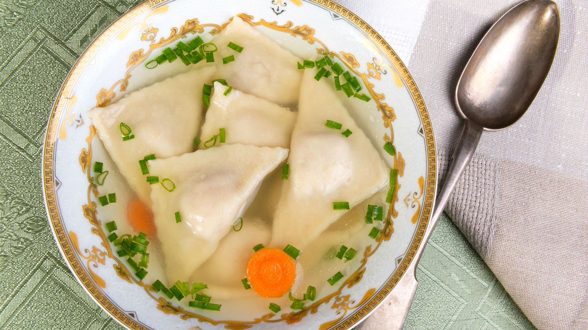 jewlearn's tweet photo. We Asked 5 Jewish Chefs What They Serve for Rosh Hashanah https://t.co/HzVbOJxrTN https://t.co/9JjKz8WPRq