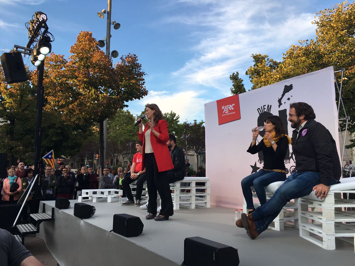 Esquerra_ERC's tweet image. .@MeritxellSerret: "L’#1O votarem a favor de la llibertat, de la convivència, de la democràcia i de la República!" #NovaRepúblicaSí #DiemSí