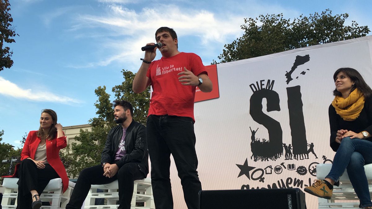 Esquerra_ERC's tweet image. "L’Estat té pànic, han vist que som imparables, que la democràcia no l'atura ningú, no s'hi poden posar tanques ni cadenes" #NovaRepúblicaSí