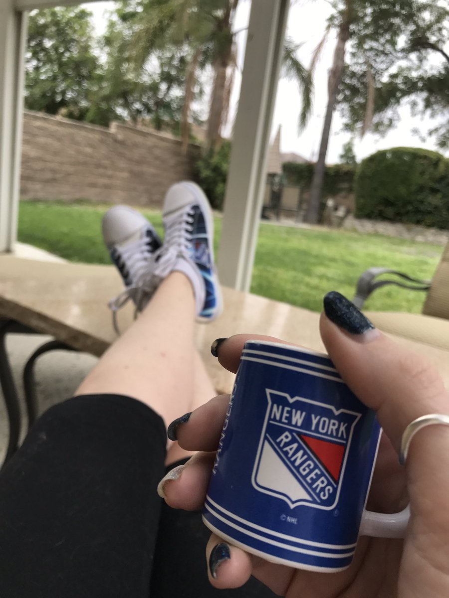 NYRangerGirl12's tweet photo. I can feel it in the air.. it's close! .@NYRangers .@NYR_FullTilt .@WeBleedBlueNYC .@RiffTheRanger #hockeylove #19days #lgr #nyr #yay! https://t.co/SerHsFjVdp