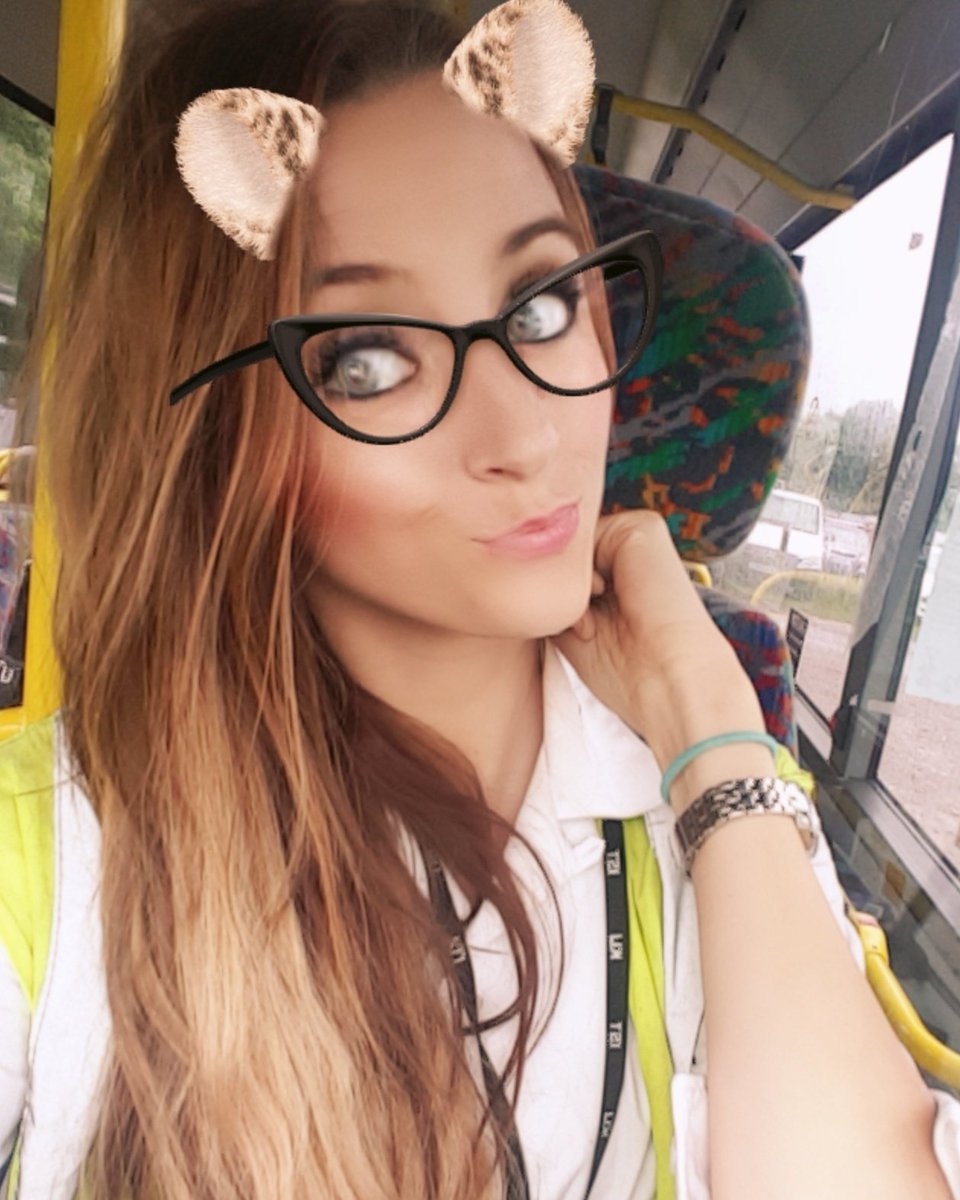 Justfayelouise's tweet photo. Its a drivers life ❤ my job #PCVDriver #LadyDriver #coaches #buses #FunFunFun #whosaidwomencantdrive 😆 https://t.co/G5b8wiQXKi