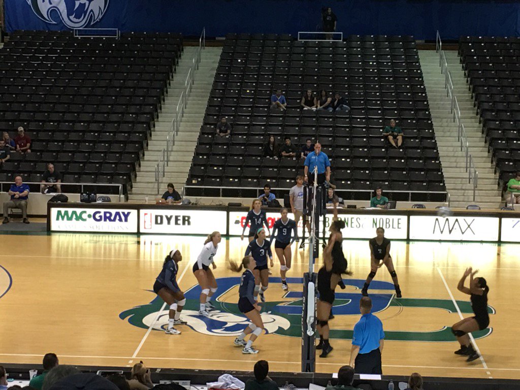 DocKevinElder's tweet photo. @GCBobcats @GC_Vball Volleyball action for a Saturday #BobcatsOnTop https://t.co/CjFPB9zh3e
