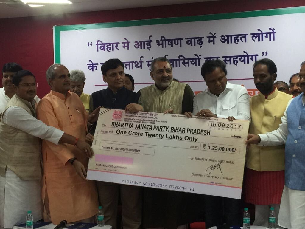 yadavtejashwi's tweet photo. Is it "One Crore Twenty Lakhs Only" or "1,25,00,000"? Bhakts,Any idea? https://t.co/sWm1S2xEnp