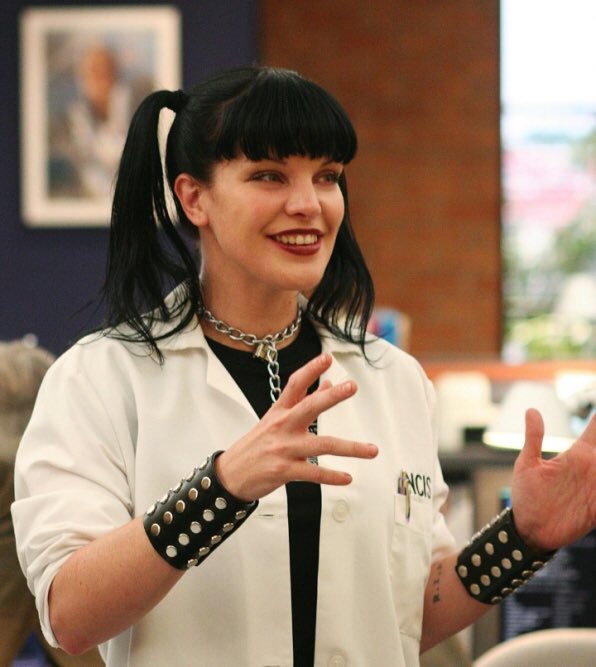 Abby Sciuto. (@buoyantbeaute) on Twitter photo 