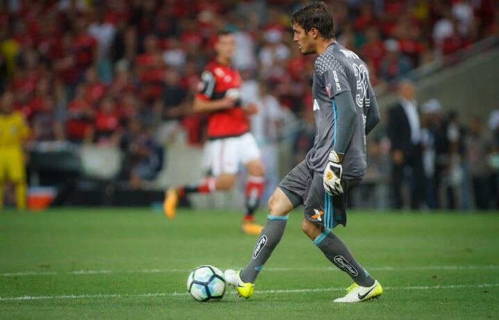 Comentandofute0's tweet photo. Goleiro Thiago sofre fratura no punho esquerdo e está fora da final da Copa do Brasil, Muralha deve ser o titular no gol do Flamengo.
#cmFut https://t.co/01hMNsTmWE