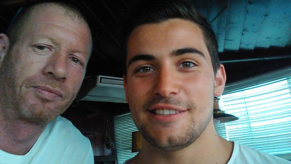 LuciaTauran1's tweet photo. Jviens de retrouver cette photo. Antho des #Anges9 et le Daron au taf à Palavas les flots. J'ai pris 2 ans pr capter que c'était lui 😅 https://t.co/SDZPf2sVZW
