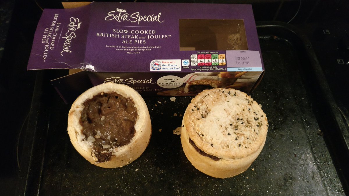 WilliamTaplin's tweet photo. @asda are the extra special pies so special that one of them doesn't need a lid? https://t.co/qckvmWIfl4