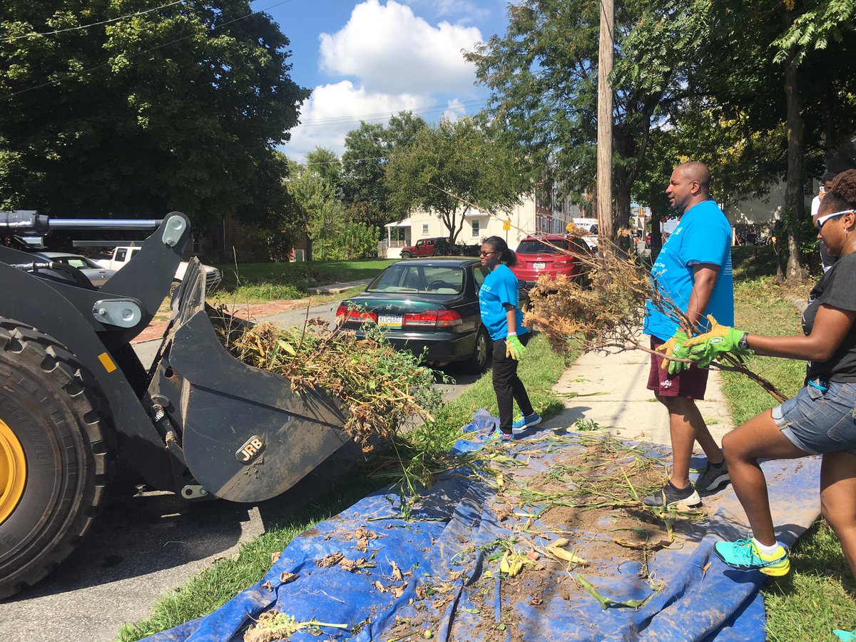 ShaeAshe's tweet photo. Record turnout for @HfhMontDelco #RTB2017! I led @Project19401's activity on our garden and on Spruce Street in #Norristown! https://t.co/uP8AXEVU5L