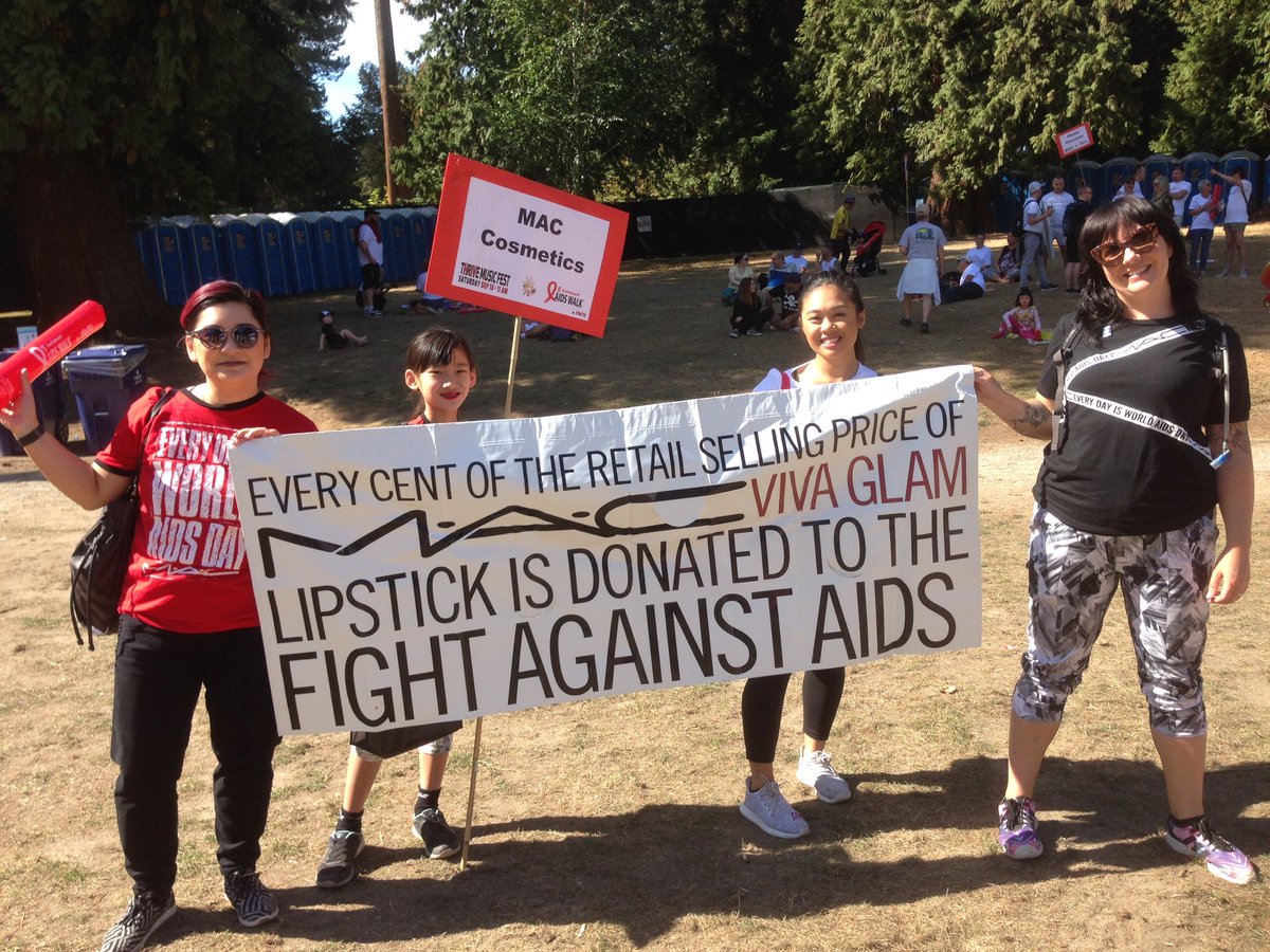 pozlivingbc's tweet photo. #tiedtogether #ScotiabankAIDSWalk #Vancouver #YVR #THRIVEYVR #hiv #hivCAN #AIDS #aidswalk @aidswalk https://t.co/WE9Lbf6GIh