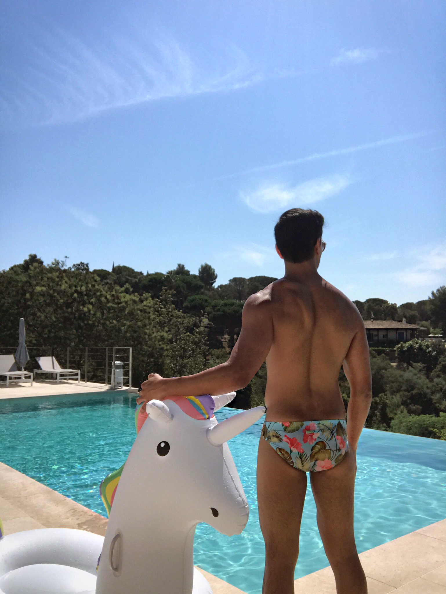 DJ3h2XAXUAIWmlu.jpg:large