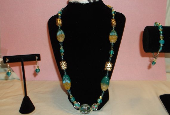 jenny43wilson's tweet image. Lampwork Glass Beads Jewelry Set #LampworkBeads #SmallBeads #SilverToggle #SilverProngBeads 
$45.00
➤ goo.gl/ZUqlTq
via @outfy