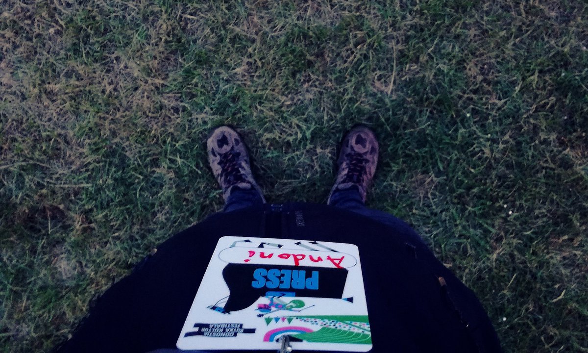 MusicksLCC's tweet image. Este año lucimos look mendizale en el hipódromo ;) Kaixo @kutxakulturfest ! 🙋