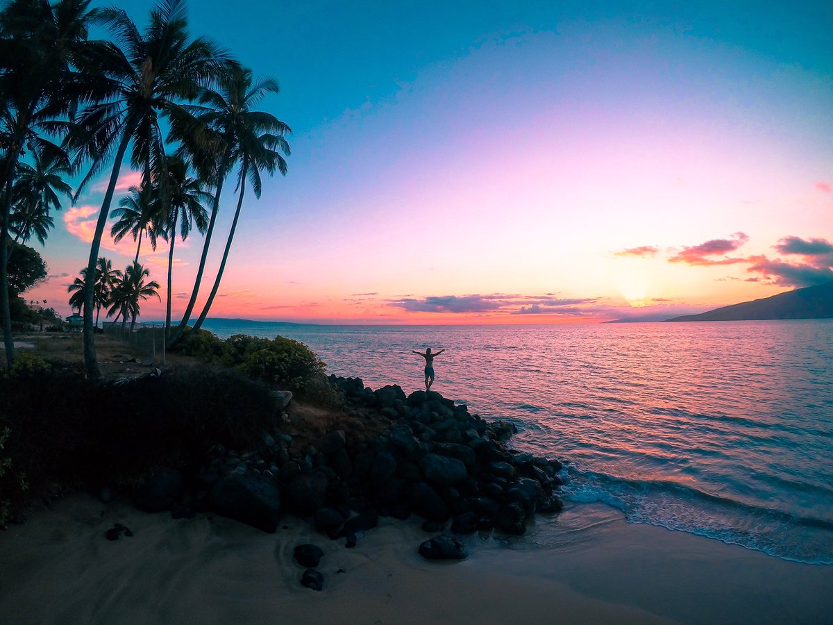 challengesophie's tweet photo. The world is your oyster and it's a mighty fine place to explore! Shot on #GoProKarma #sunsetmission #Hawaii https://t.co/lJ1S2RwY3M