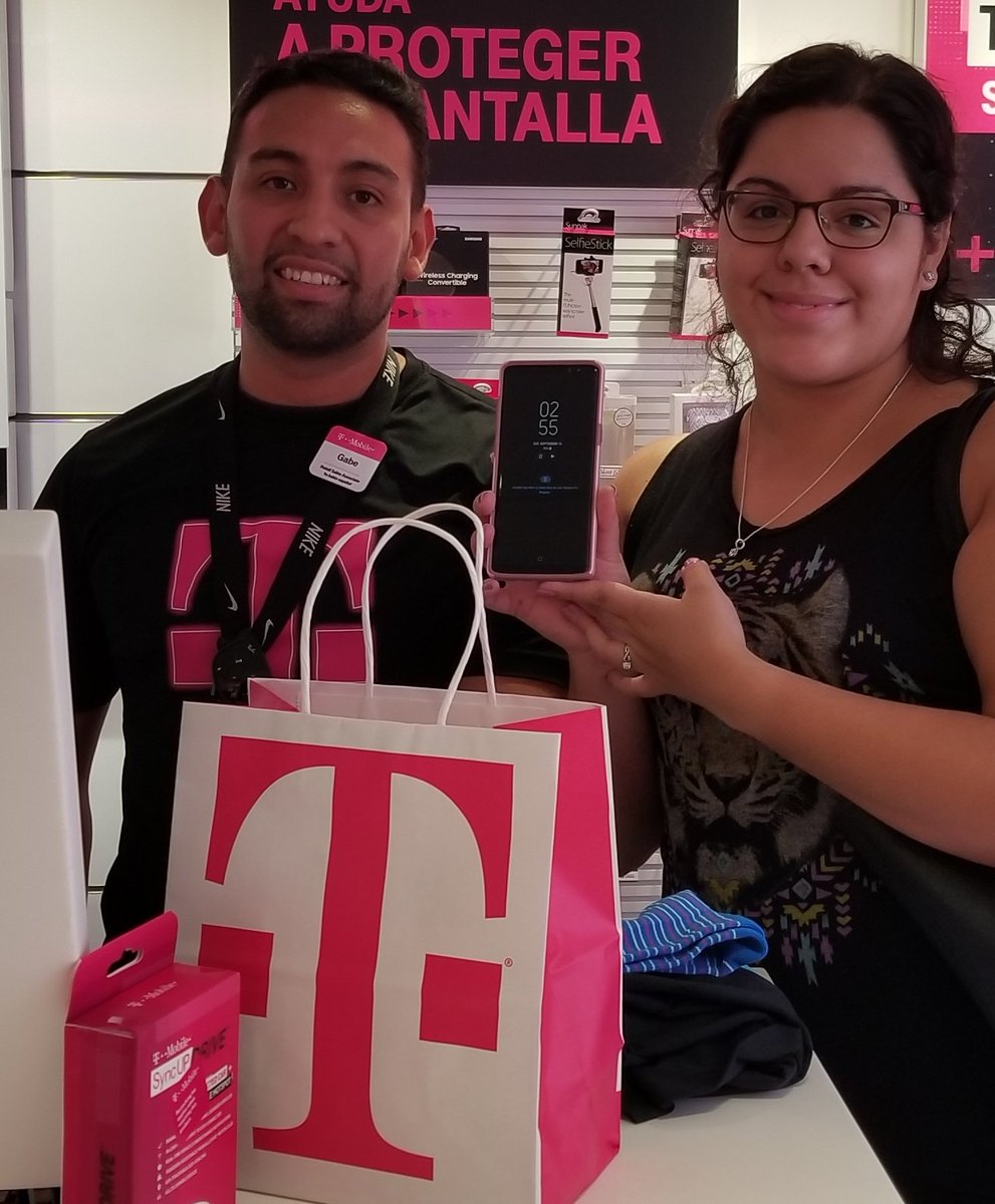 rdmgperez's tweet photo. #Note8Launch #Happycustomer #iwantmyspen @TMO #Doral-7734 @theSamsungSide @pattyc101 @adricrist87 https://t.co/TUjsxOzxQg