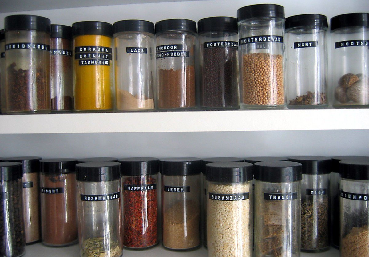 Efi_Sova's tweet photo. #WeekendCookingTip: Store #spices in a cool, dark place, not above your stove. Humidity, light &amp; heat cause #herbs &amp; #spices to lose flavor. https://t.co/15q4FGVu3i