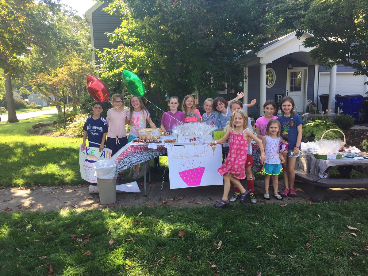bugbeebees's tweet photo. Bugbee Champions hard at work, showing how helping others is the most fun! #hurricanerelief #bakesale #yum https://t.co/iJeJ6S8h3s