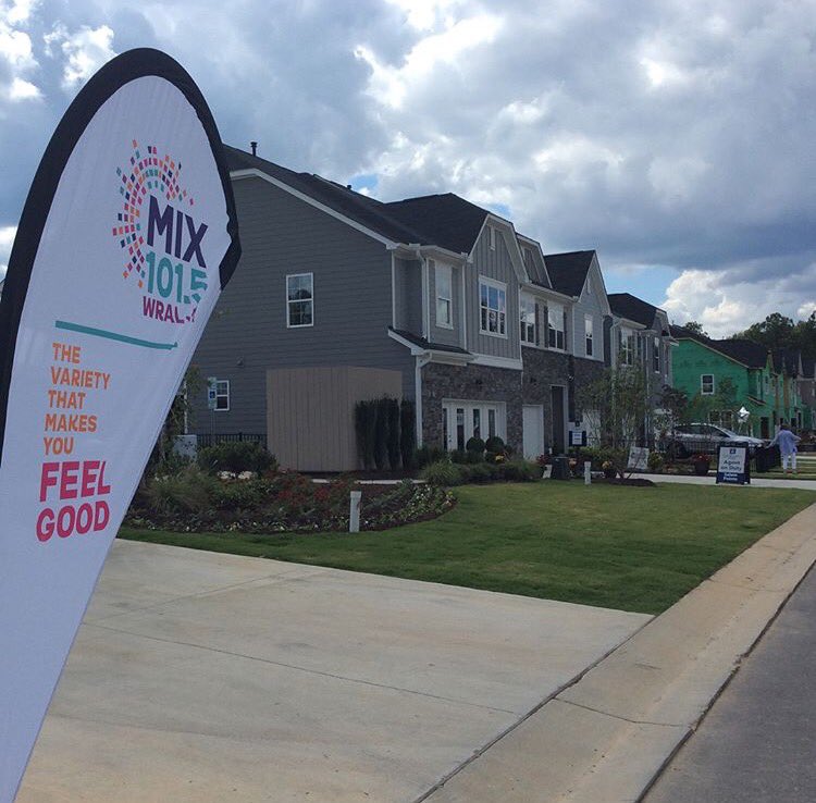 MIX1015WRALFM's tweet photo. Check out #CalAtlanticHomes new community Salem Pointe in Apex! 2 and 3 story townhomes just 2 miles from downtown! 🏘🏡 https://t.co/OurRwBAUEg