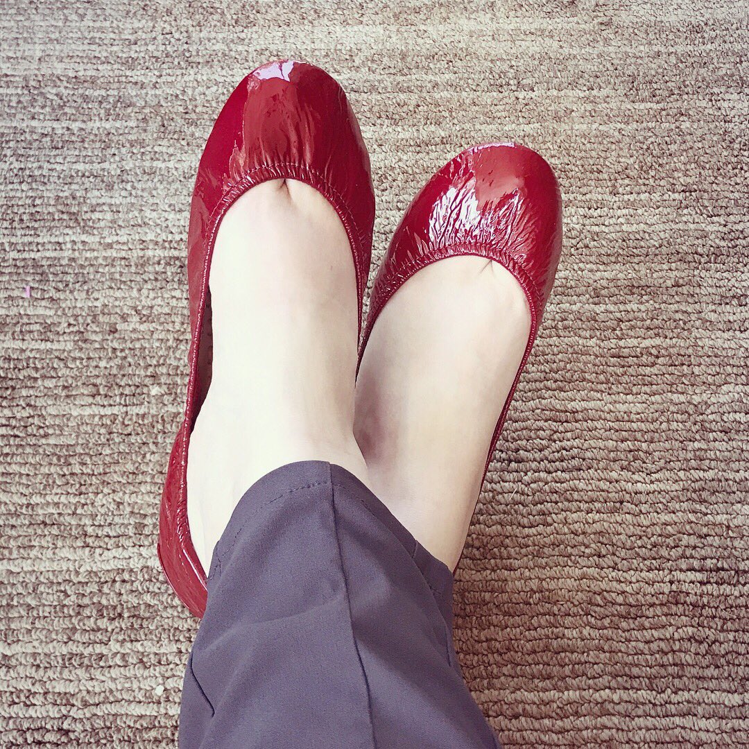 0fficialStacey's tweet photo. Eeeeeek!! Hubby got me these for my bday!! I can't tell you how excited I am!! 💃🏻#Tieks @tieks #PatentRed #SuperComfy @RegReformedGuys https://t.co/R8AO2T3XaH