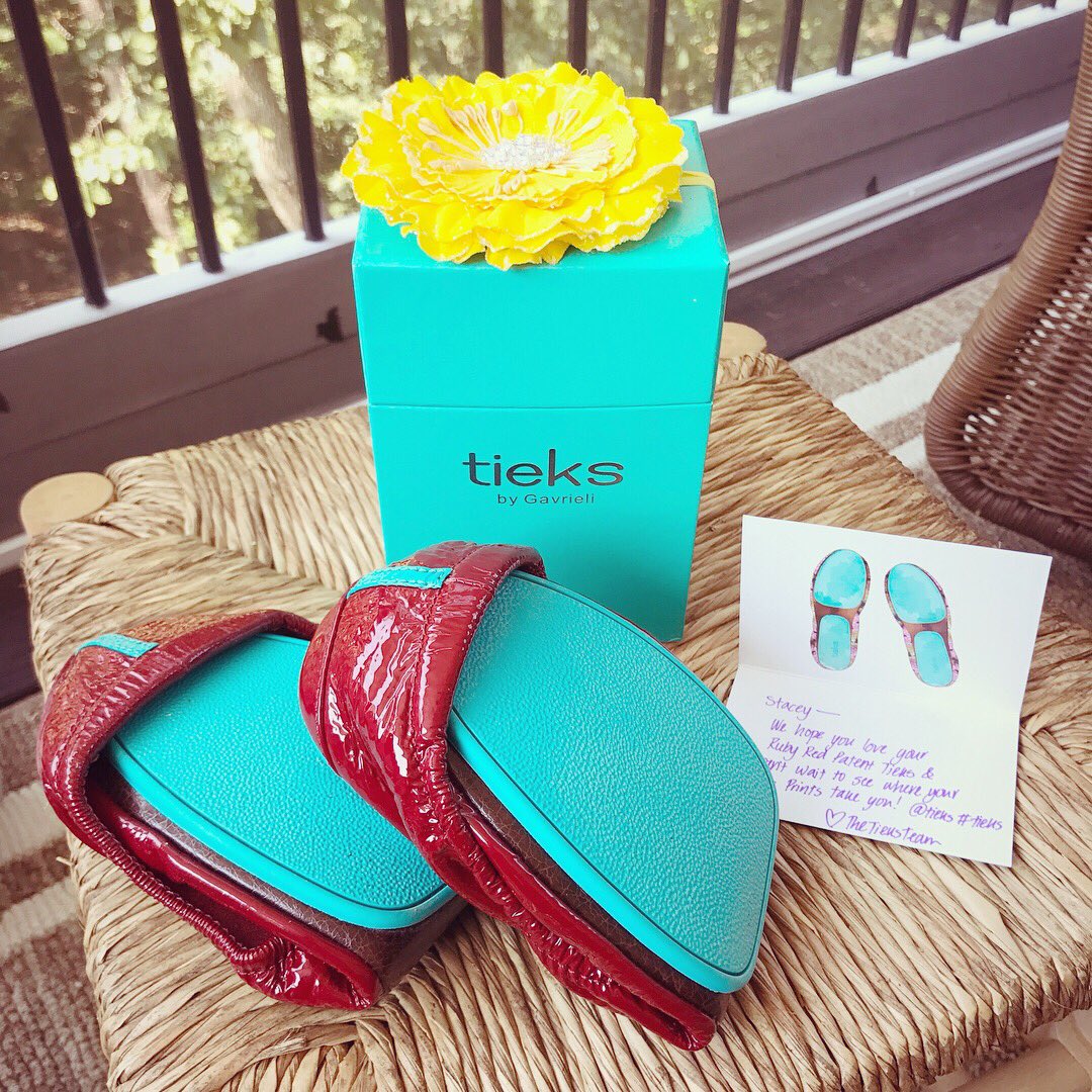 0fficialStacey's tweet photo. Eeeeeek!! Hubby got me these for my bday!! I can't tell you how excited I am!! 💃🏻#Tieks @tieks #PatentRed #SuperComfy @RegReformedGuys https://t.co/R8AO2T3XaH