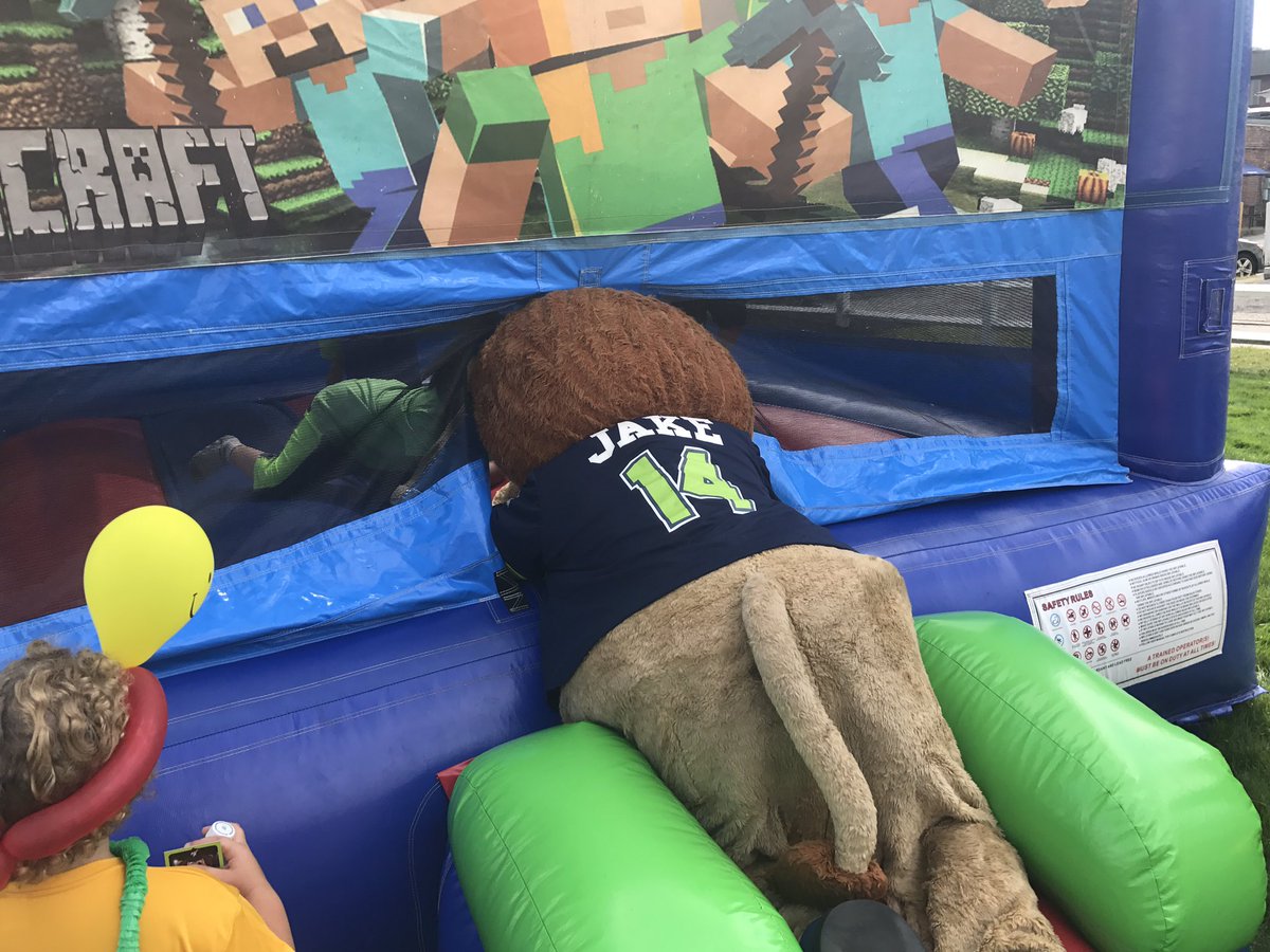JakeTheLion14's tweet photo. Well I got stuck in a bounce house again. #lionproblems #millbury #poorconstruction https://t.co/q2qvb8elr5