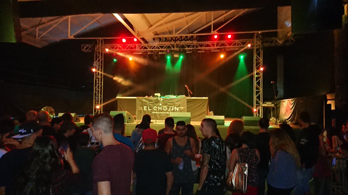 _MasQuePalabras's tweet photo. Ya estamos dentro!! Concierto de @ElChojin_net https://t.co/hX8wuEJfLv