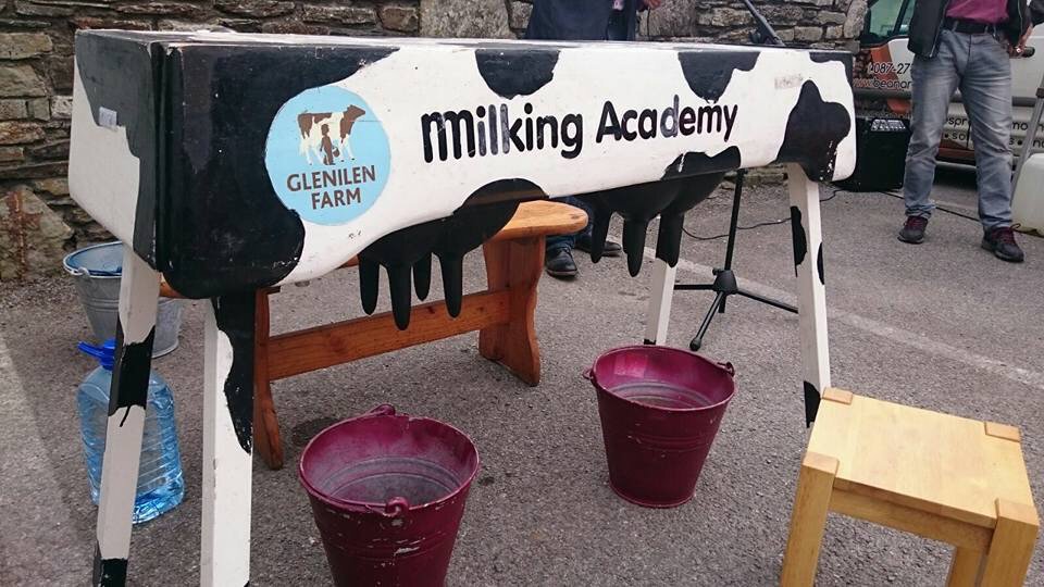 Some great shots from #MilkingIt this morn <a href="/HaroldKingston1/">Harold Kingston 🐄 🚜</a> <a href="/DeclanHurley/">Declan Hurley</a> <a href="/Corkcoco/">Cork County Council</a> <a href="/urrubandon/">Urru Culinary Store</a> <a href="/atasteofwestcor/">A Taste of West Cork</a>