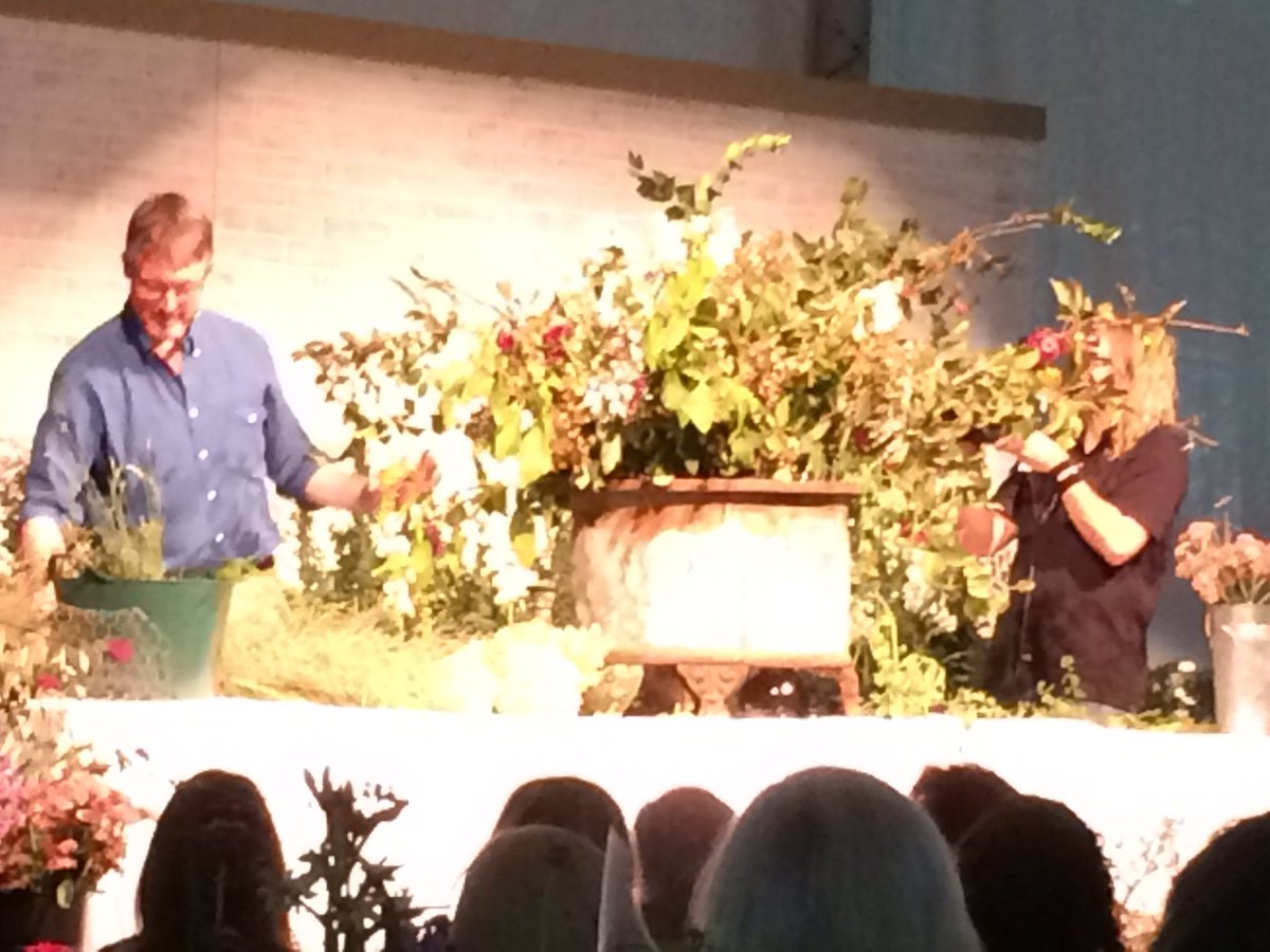 mommage8386's tweet photo. Beautiful! Apple branch, hydrangea, grasses...Delightful morning with Shane Connolly! @LauritzenGarden Antique Garden Show https://t.co/NZhWylixSf
