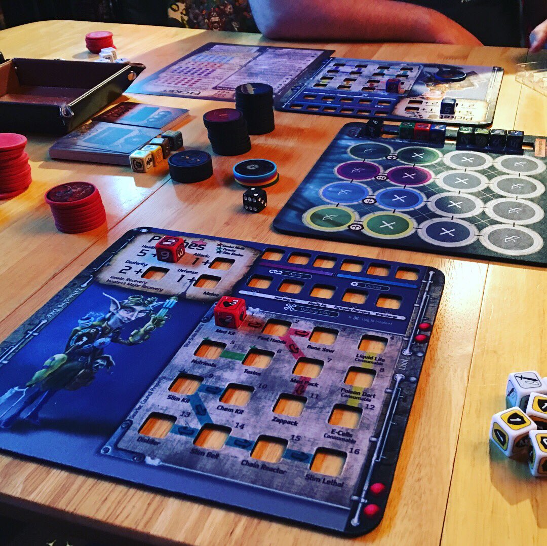 wots_qc's tweet image. We have started the hunt #BGG🤓 showing a new player #TooManyBones by @ChipTheoryGames #2017BoardgameChallenge