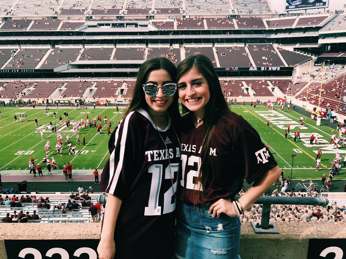 Ali_navarro14's tweet photo. our fightin' aggies #BTHOULL ππΌ https://t.co/smcZaxXfiV