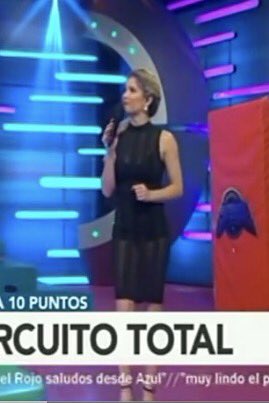 belleelaurita's tweet image. Me encantaa el look de @laufer4 en este sábado de #CombatePregunta 🎤💕