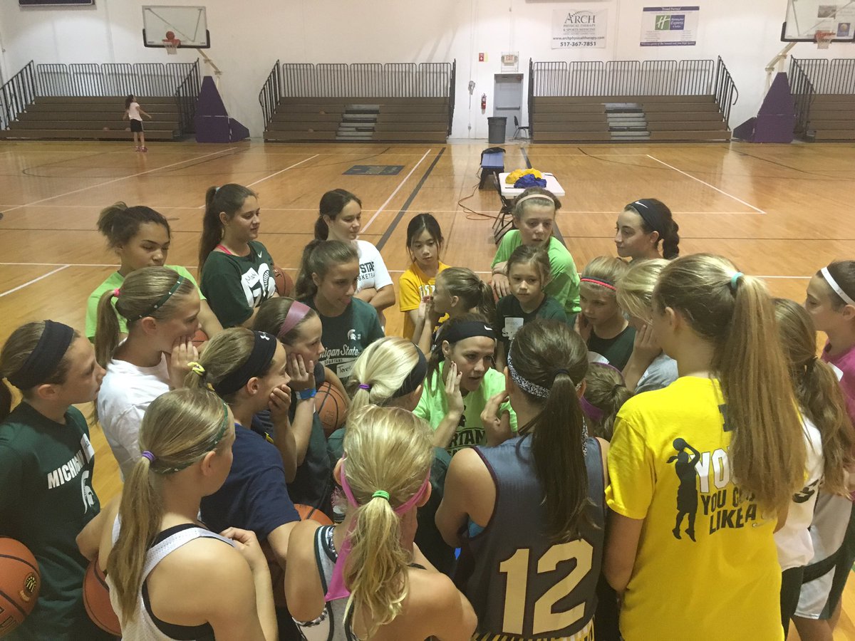paigesauer41's tweet photo. Happy Birthday Tori!  Continue to inspire!!! 🏀 @vjankoska1 https://t.co/2rIqJLITaw