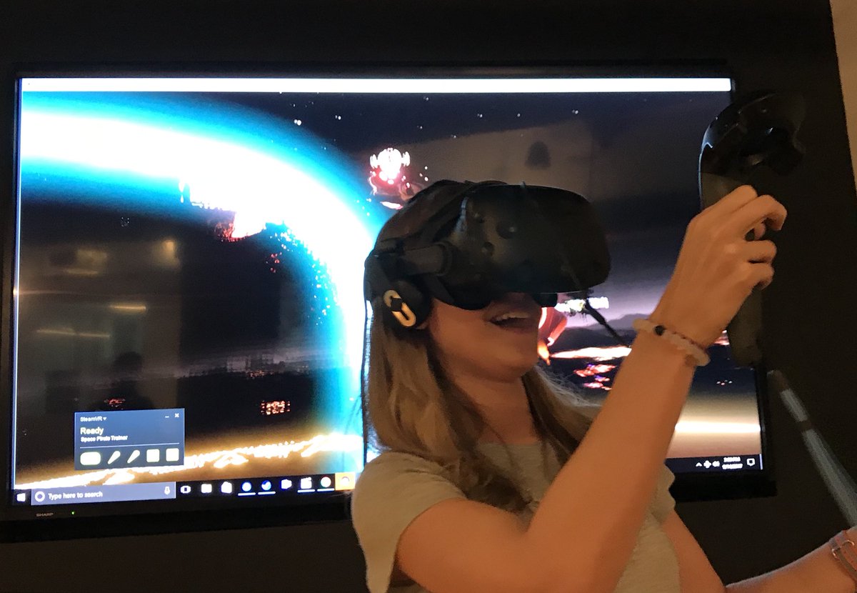 phillipzakas's tweet photo. VR face #winning  #newyorkcity #startup #gamer #VR https://t.co/wHK5j4k7gZ