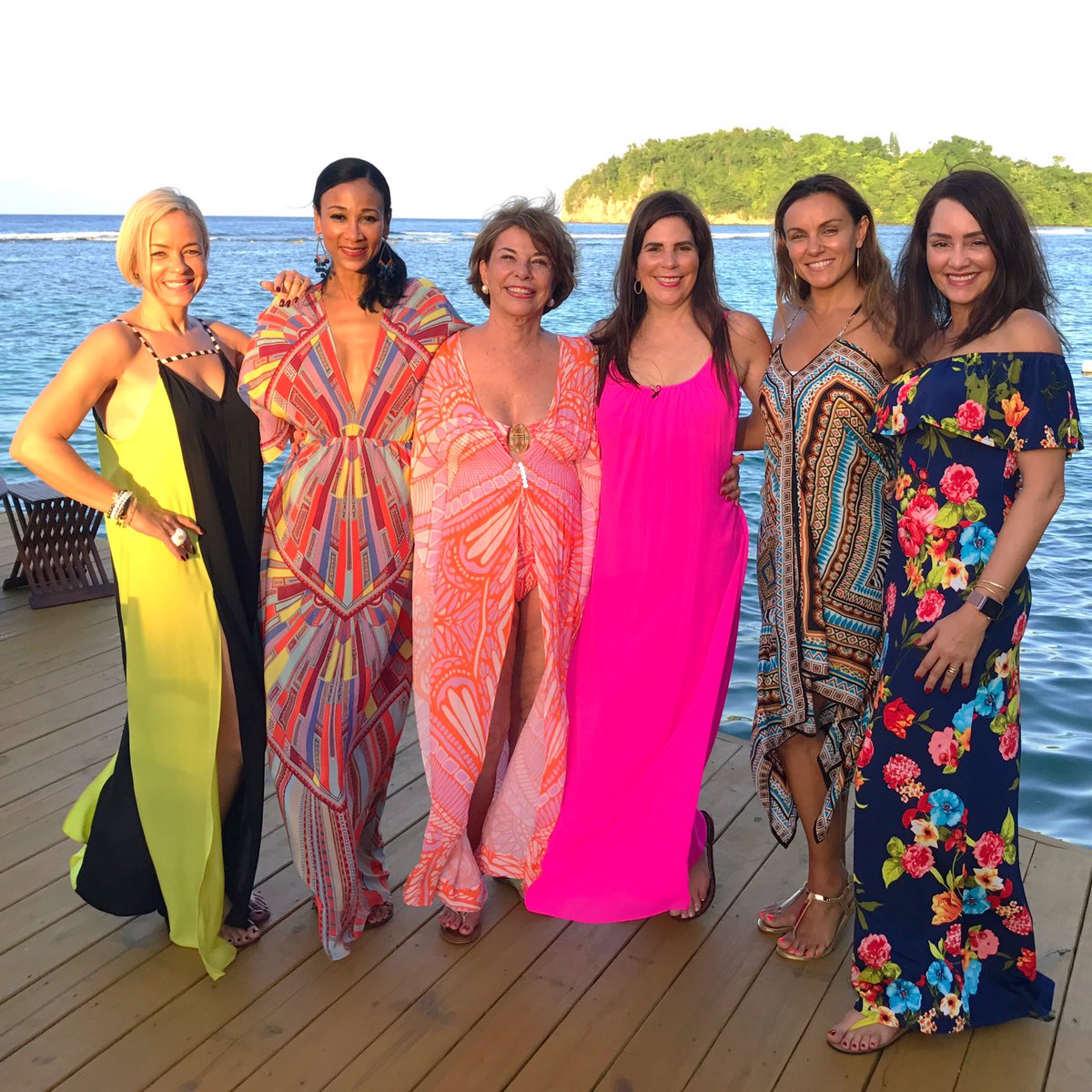 annmarievazja's tweet photo. My Village #friendswhoarefamily #marshas #JamaicanGirls my #Portland #Jamaica 🙌🏼🇯🇲❤️🙏🏼 https://t.co/jLdrpTUV5g