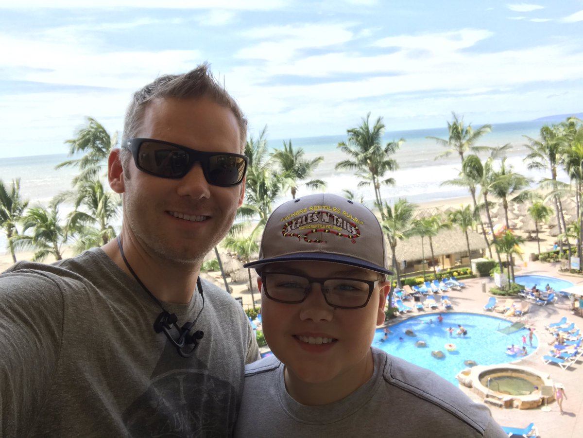 dixinco's tweet photo. And it begins.... #fathersonadventure #PuertoVallarta #Mexico 🐬🐢🦎🐟🐡🐠🇲🇽🌊🛥🤘🏻 https://t.co/FLvnqiPMay