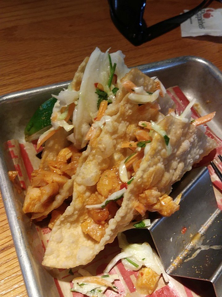 TCFgallery's tweet image. Wonton tacos at Applebees of Lubbock TX ... Not bad ;)