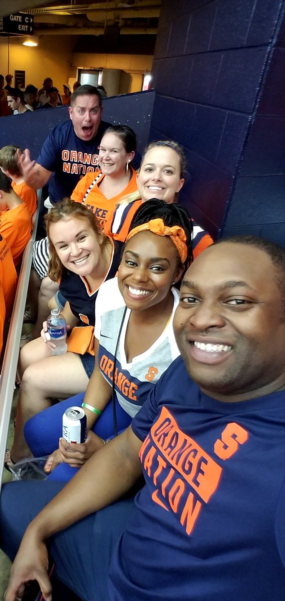 lilafroprincess's tweet photo. Family time!! ❤️🍊🏈 #CuseGameDay  #orangenation https://t.co/9vC52YDfGw