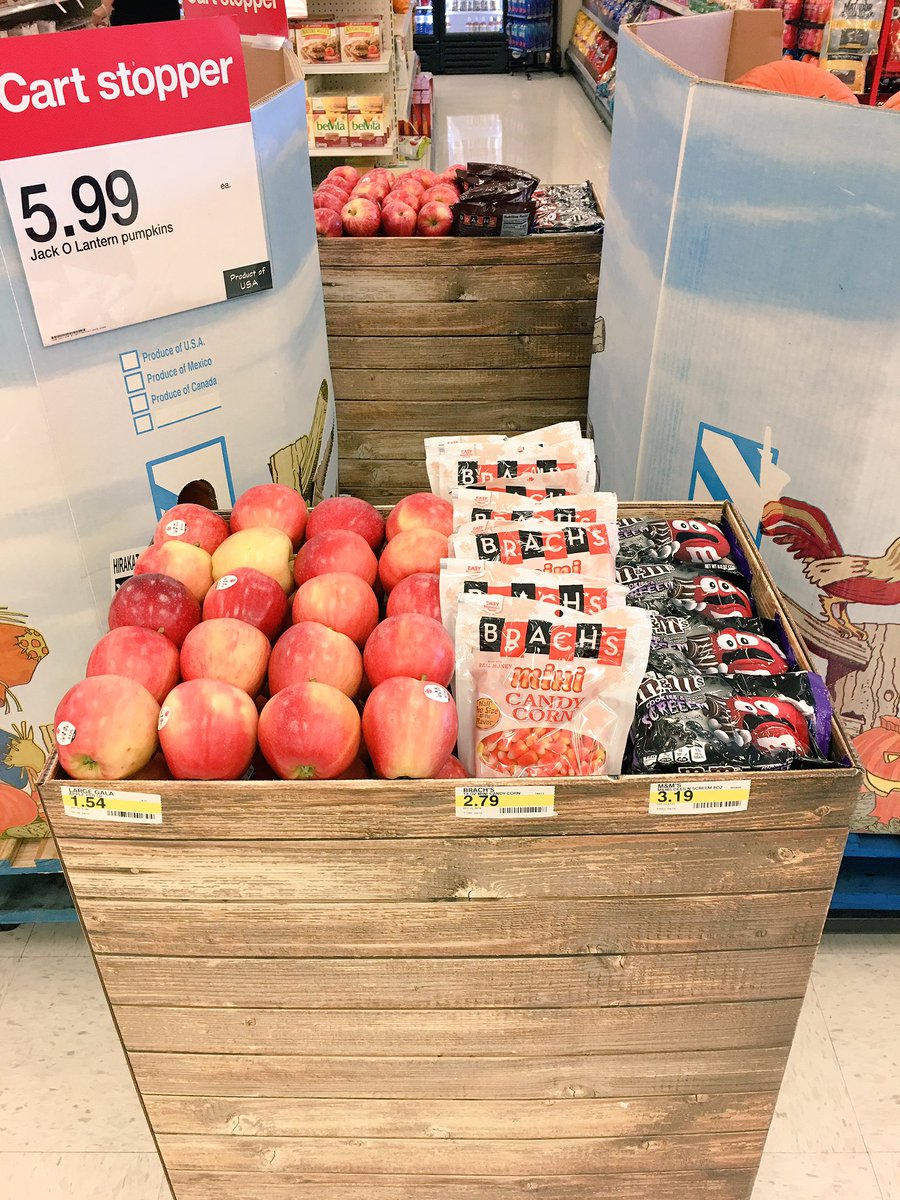 NicoleDamon6's tweet photo. New look for produce/food area! 🎃 @EFowls @ABarrat711 https://t.co/QuqHcK92Ja
