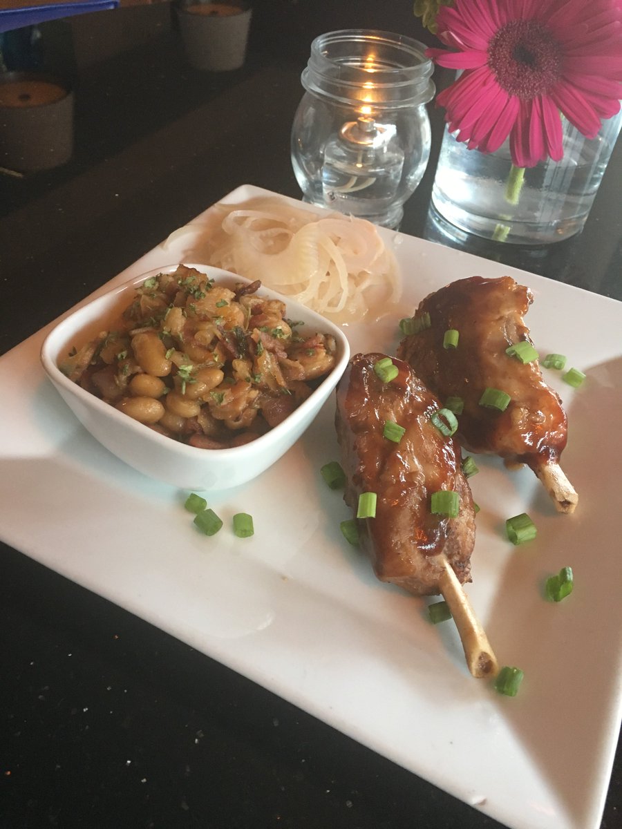 GlassLoungeOP's tweet photo. Glass Lounge Presents: Hog Wings...and you thought only Buffalo had wings. https://t.co/UcFtGqWODG