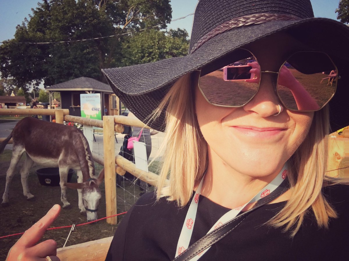 hilarywelch's tweet photo. Look who I ran into #DownOnTheFarm @WesternFair #WesternFair2017 coworker @CurtisRadio from @JACK1023ldn and he's eating #typical #Ldnont https://t.co/QoGw5n9vEp