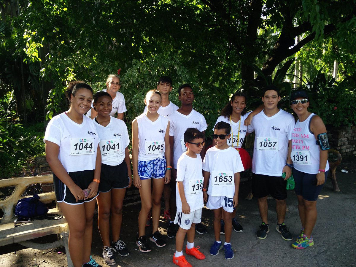 aiskjamaica's tweet photo. GO TEAM! 💪🏼
These are just a few members of #TeamAISK that participated in the Colour Me Happy Run! #ColourMeHappyRun #AISK https://t.co/qxzvc01xzG