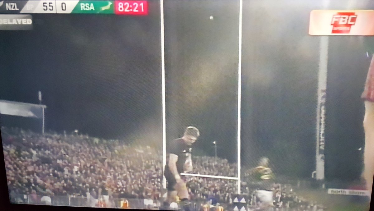 RKSOldScholars's tweet photo. With time up, @AllBlacks opted for a line out that resulted in the final converted try 57-0!! @Springboks completely blacked out!!! #NZLvRSA https://t.co/dRlcey9qgs