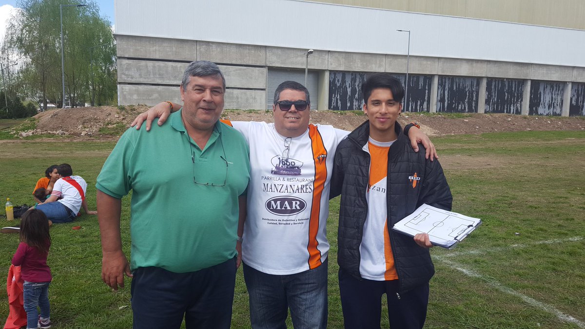 Hugo71654607's tweet image. Con Manza en el polideportivo, alentando a las chicas