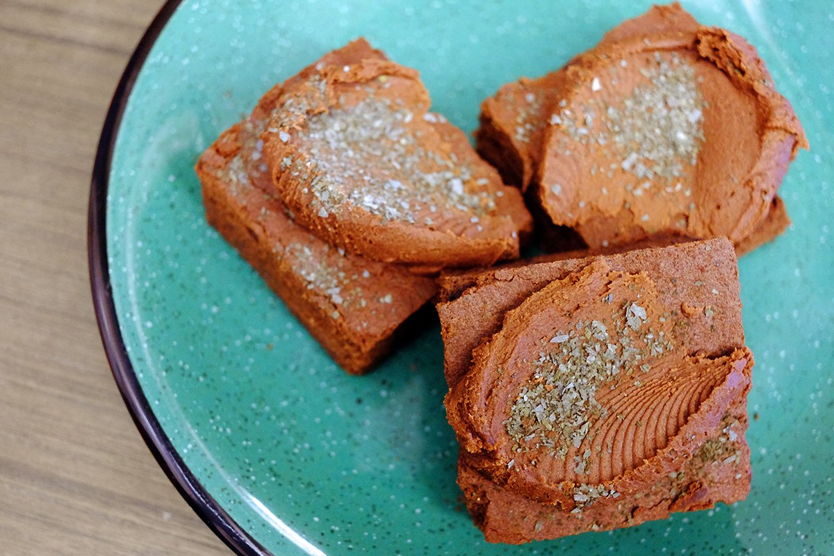 vanaqua's tweet photo. ICYMI .@OceanWise executive chef @nedbell shares his sustainable Kelp (Sea)Weed Brownies recipe with us: https://t.co/armSRwqMm6 #ChefWise https://t.co/rPyWYB9i4V