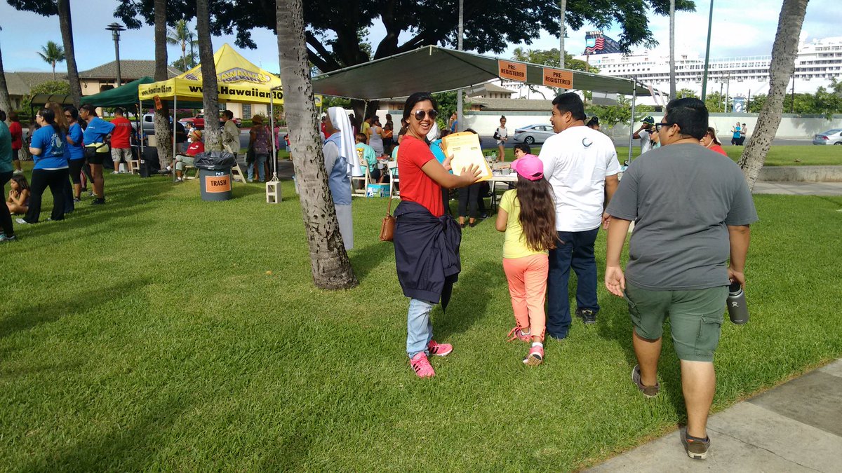 pnish75's tweet photo. Our second year helping at the Hawaii Food Bank Hunger Walk @AARPHawaii , #AARPHIserv.  Feels so good! https://t.co/MtF95UURvj
