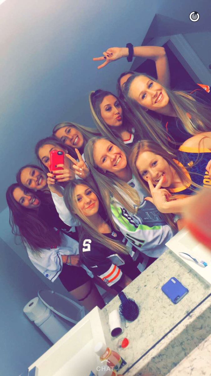 ocrane18's tweet image. Happy birthday Emma 💞 Ilysm &amp;amp; I hope this day treats you well, oh sorry about the throw backs 😂😘🤤 @emmaken18