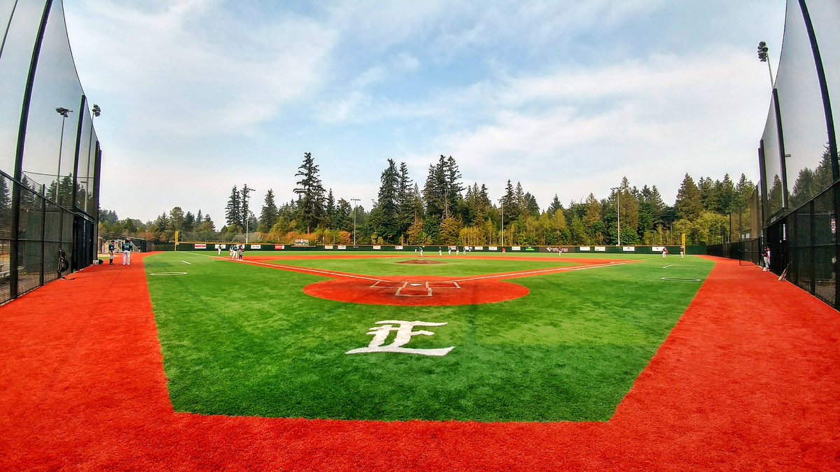 GeoffVPhoto's tweet image. Here at Eastlake HS for my 4th sports game of the day! 5th one will be @ 7:30pm. #PSSBL #Sports #photography #lifeasaphotographer #photolife
