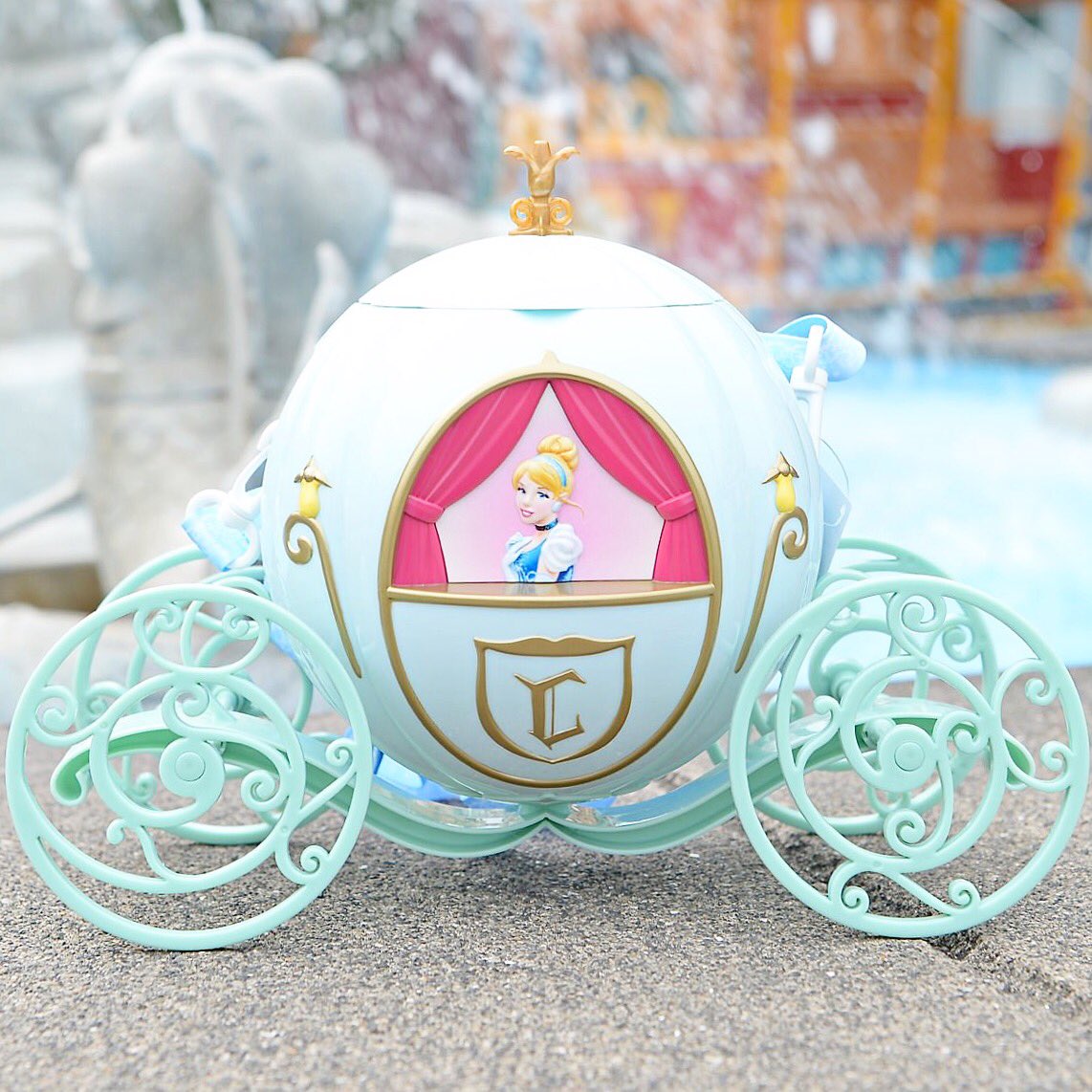 Mezzomikiのディズニーブログ かぼちゃの馬車を再現 東京ディズニーランド限定 新作 シンデレラ ポップコーンバケット発売中 詳しくは T Co V2yupvin5b