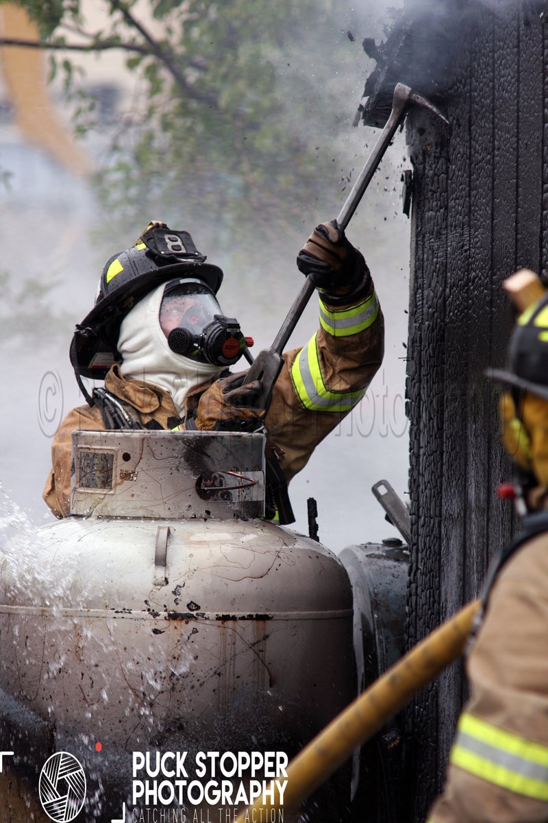 PSPhoto1's tweet image. Check out the photos shot by Bill Tenca from a well involved shed fire handled by the @SFDPIO (@SPFFA786 ) today! puckstopperphotography.com/p33163268!